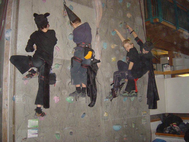 Kleidertausch in der Wand