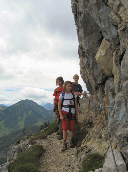 Steile Stelle im oberen Teil des Klettersteigs 