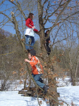 #14 ein paar schauen sich das Treiben von oben an
