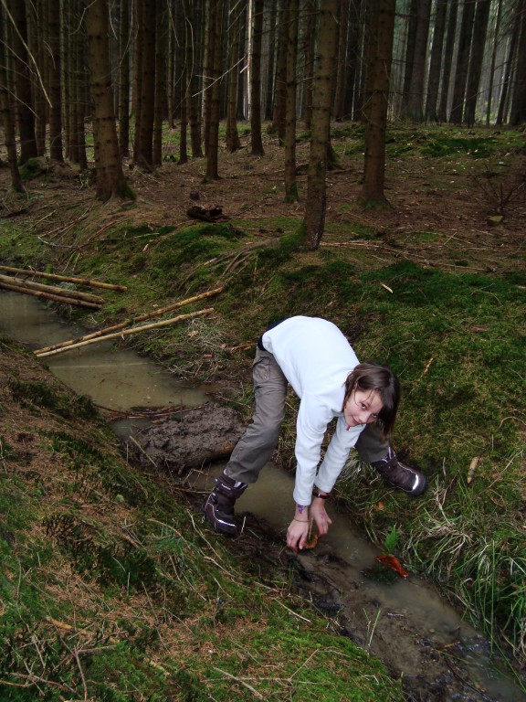 Lisa beim Schlammwhlen