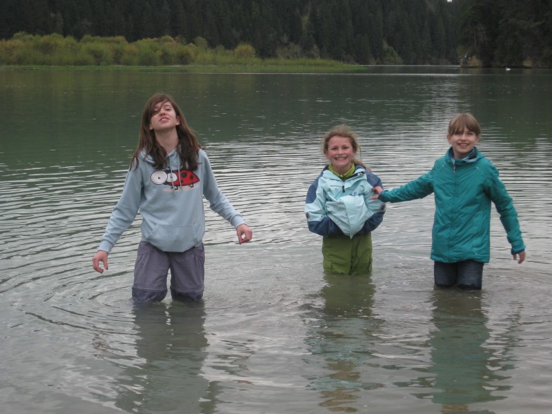 bei kaltem Wetter muss man mit Kleidung baden
